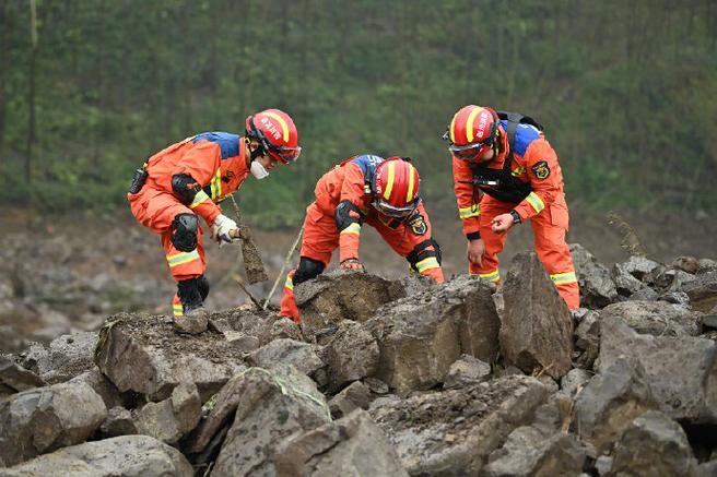澳门一码一肖一特一中管家和山体滑坡致3死7失联与山体滑坡致6人遇难
