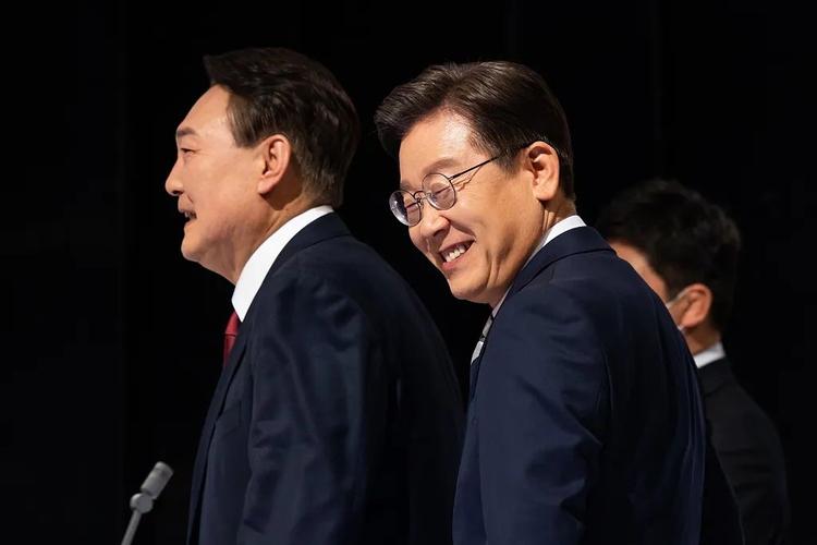 澳门49图库和李在明正式宣誓就职与李在明是什么党